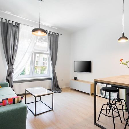 Go2Zagreb Chick Apartment Private Parking Available Екстер'єр фото