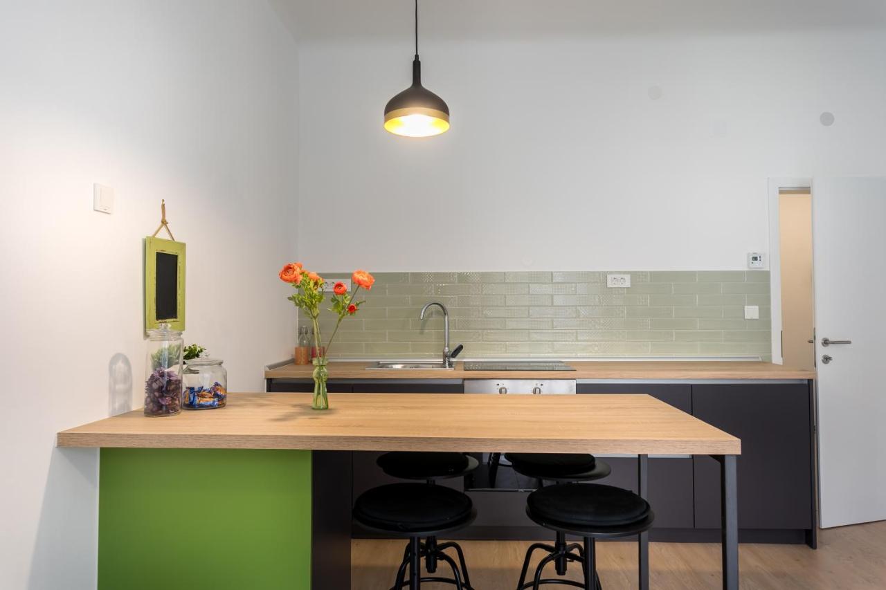 Go2Zagreb Chick Apartment Private Parking Available Екстер'єр фото